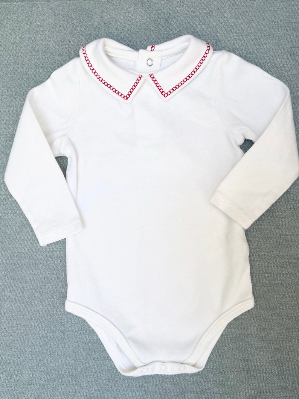 Kitestrings 100% Cotton White Long-Sleeve Baby Bodysuit with Red Trim Collar